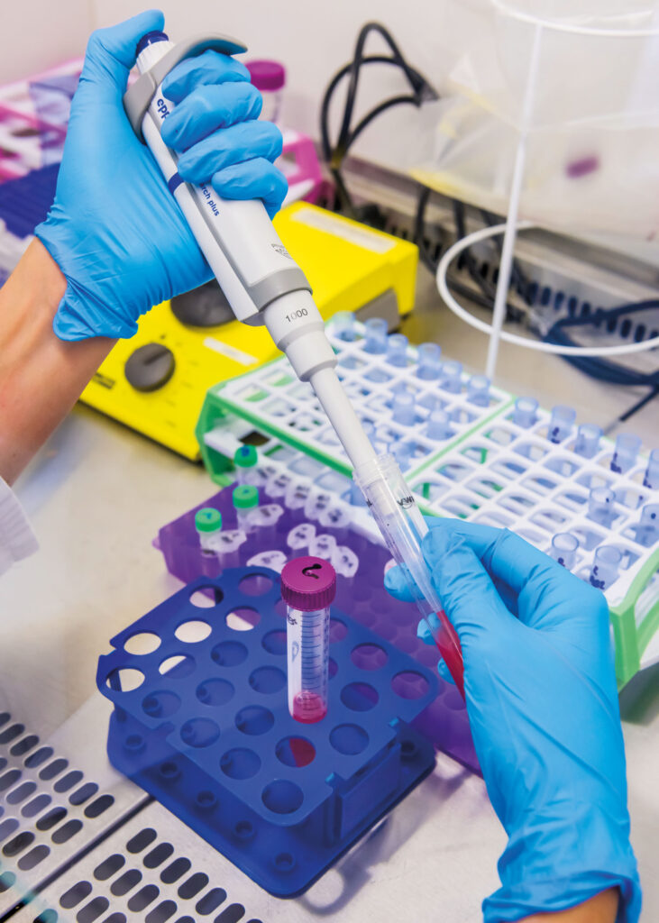 travail scientifique en laboratoire
