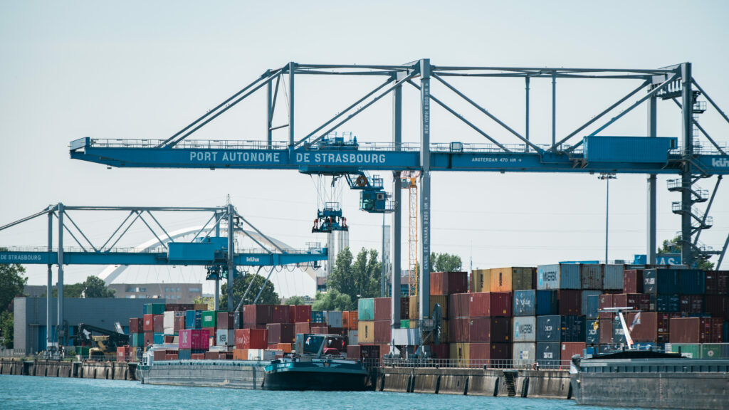 quai de chargement de conteneurs du groupe Ports de Strasbourg